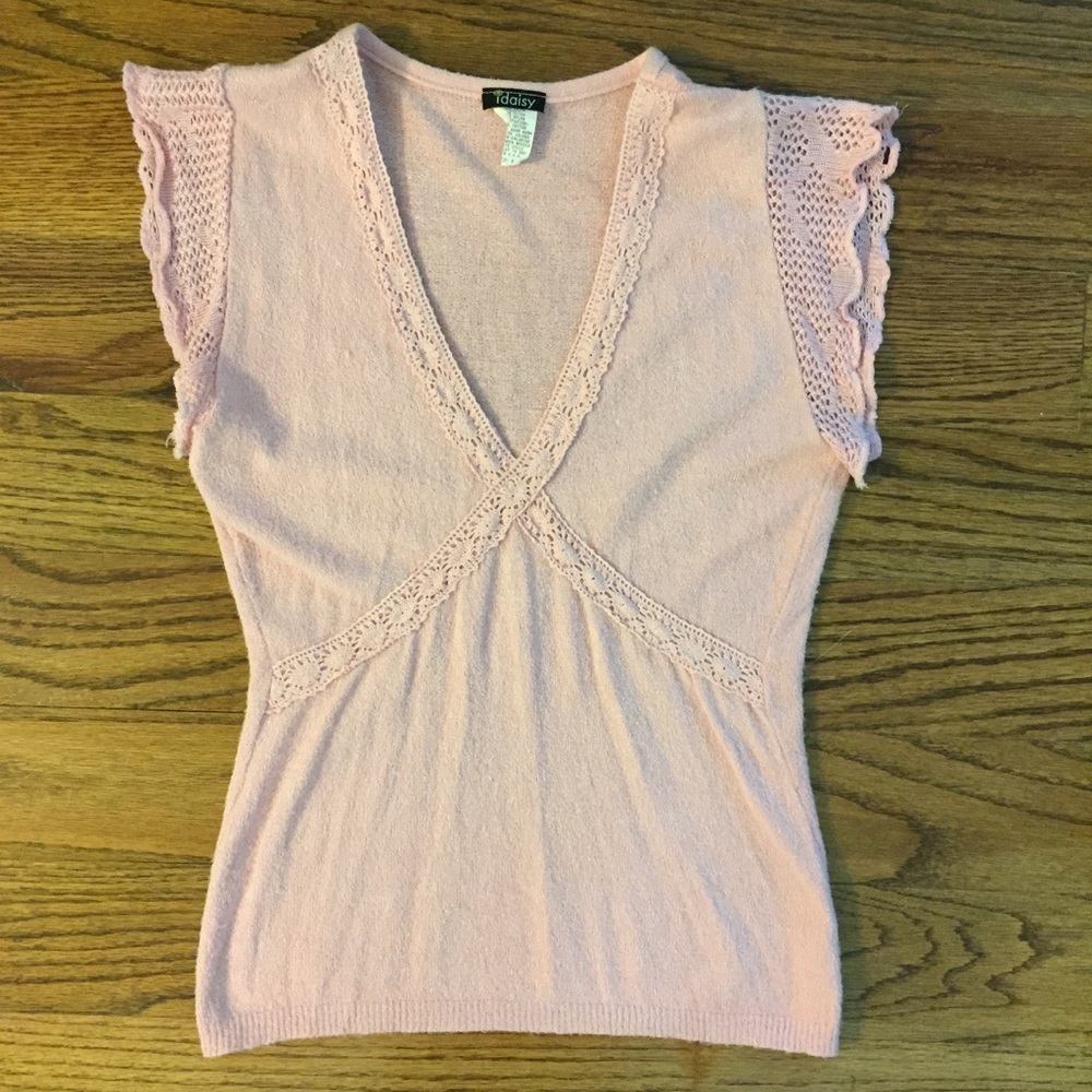 Adorable iDaisy pink knit top. Size medium.